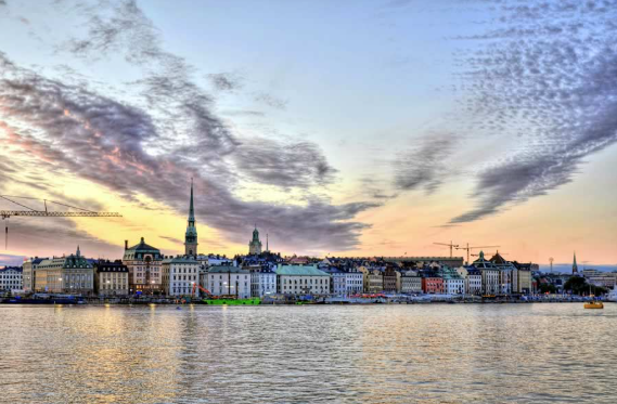 Kaupunkinäkymä auringonlaskussa